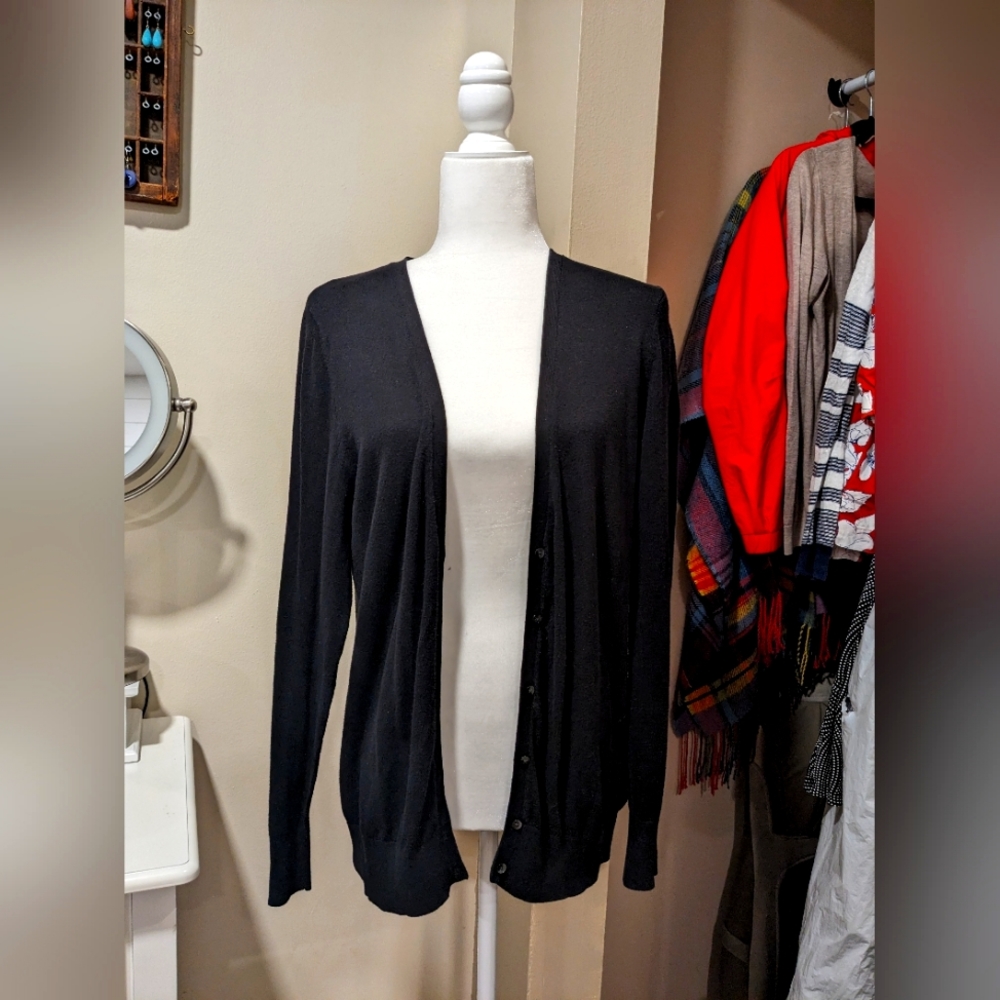 VGUC Old Navy classic black v-neck cardigan